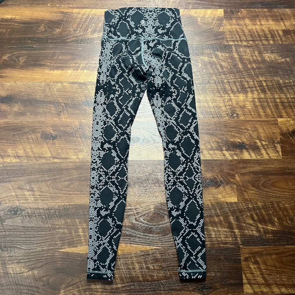 Lululemon Wunder Under Pant Full-On Luon Hi-Rise Simply Ziggy Snake Slate size 6